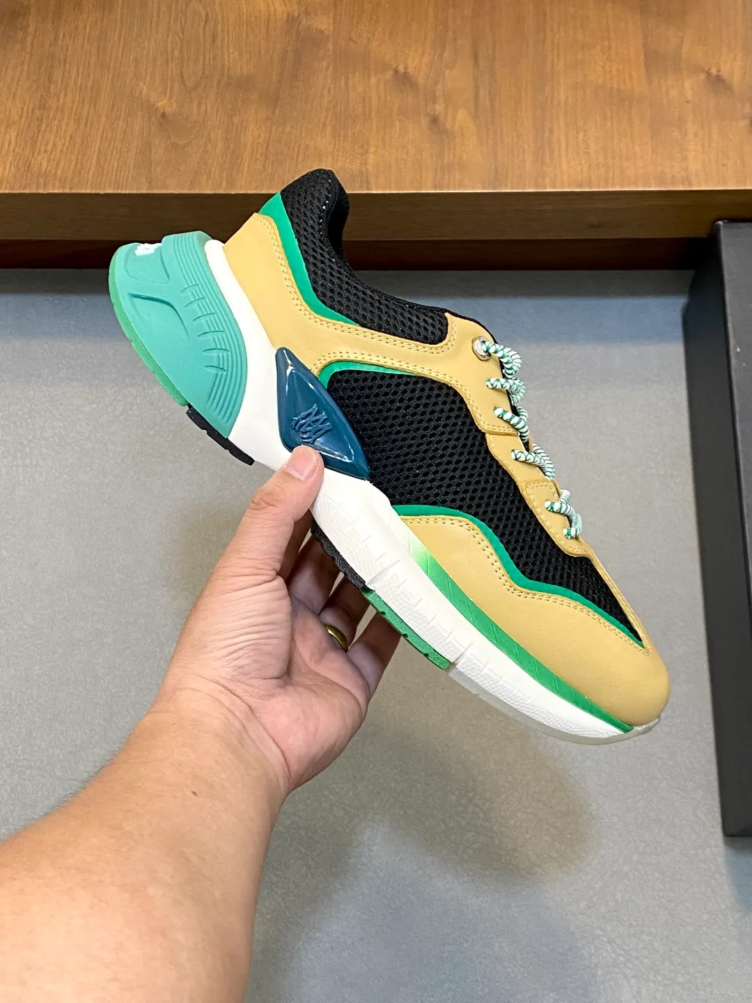 💰740 AMIRI's new men's casual sports shoes, made of first-layer cowhide leather uppers and spliced ​​with original breathable mesh, rich in three-dimensionality, contrasting color design, simple style, fashionable and sporty, breathable mesh lining, original ultra-light outsole, a must-have item for daily leisure! Size: 38-45 (38, 45 customized)
